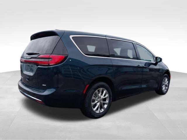 new 2025 Chrysler Pacifica car, priced at $39,635