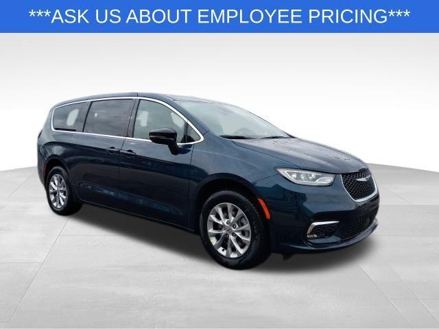 new 2025 Chrysler Pacifica car, priced at $40,635