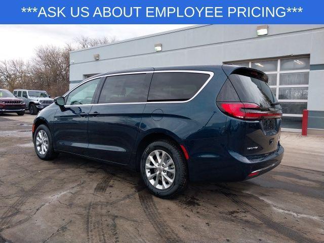 new 2025 Chrysler Pacifica car, priced at $41,635