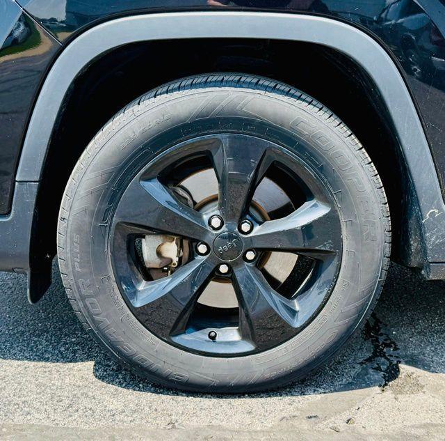 used 2019 Jeep Cherokee car, priced at $16,995