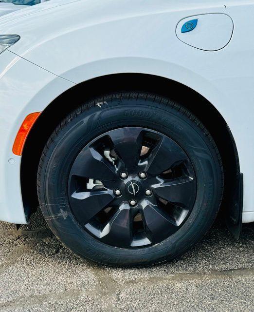 used 2020 Chrysler Pacifica Hybrid car, priced at $26,495