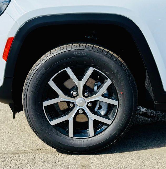 new 2025 Jeep Grand Cherokee car, priced at $46,335