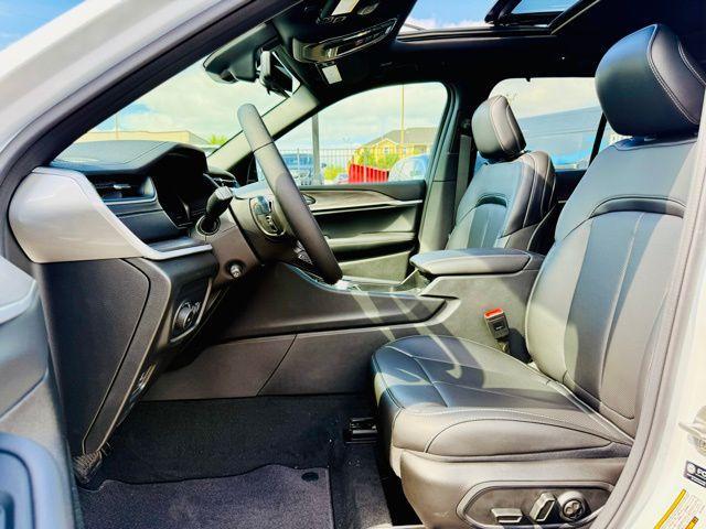 new 2025 Jeep Grand Cherokee car, priced at $46,335