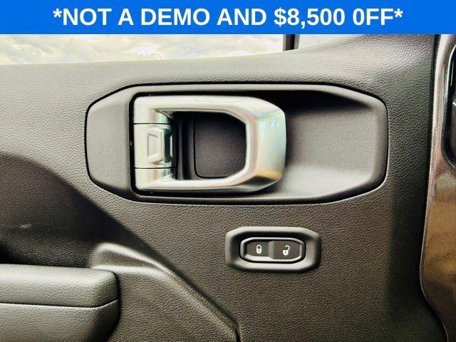 new 2025 Jeep Wrangler car, priced at $33,980
