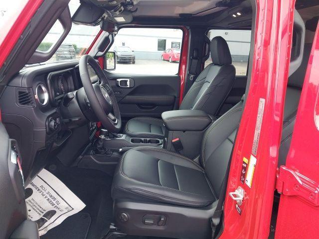 new 2025 Jeep Gladiator car, priced at $41,685