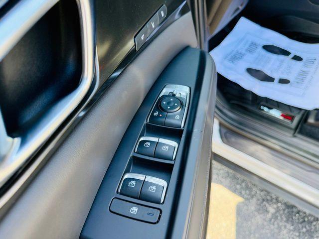 used 2025 Kia Carnival Hybrid car, priced at $50,995