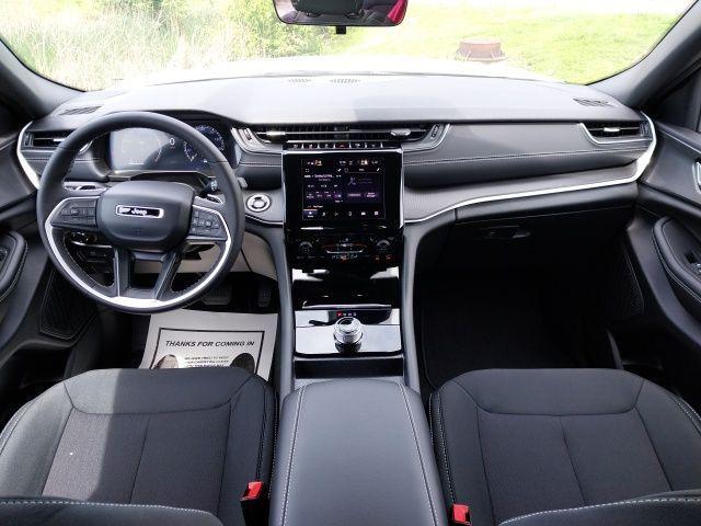 new 2025 Jeep Grand Cherokee car, priced at $36,325