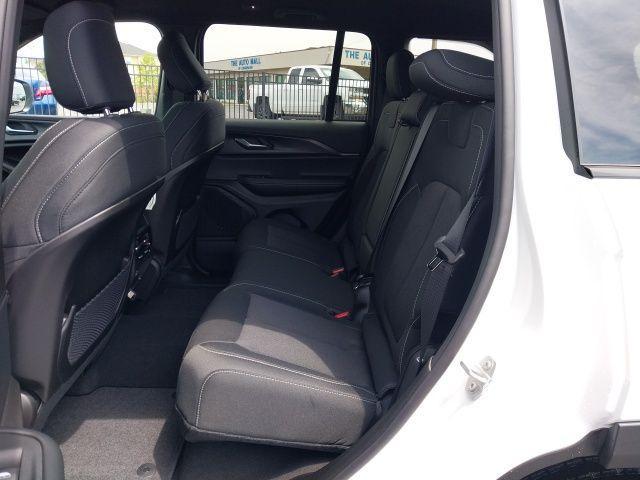 new 2025 Jeep Grand Cherokee car, priced at $36,325