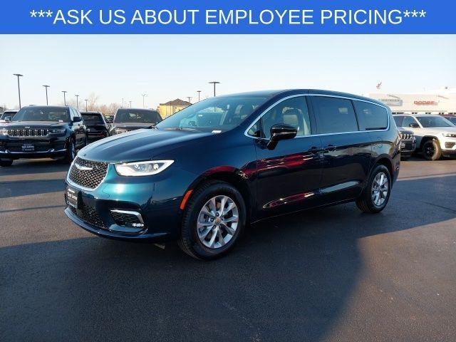 new 2025 Chrysler Pacifica car, priced at $42,915