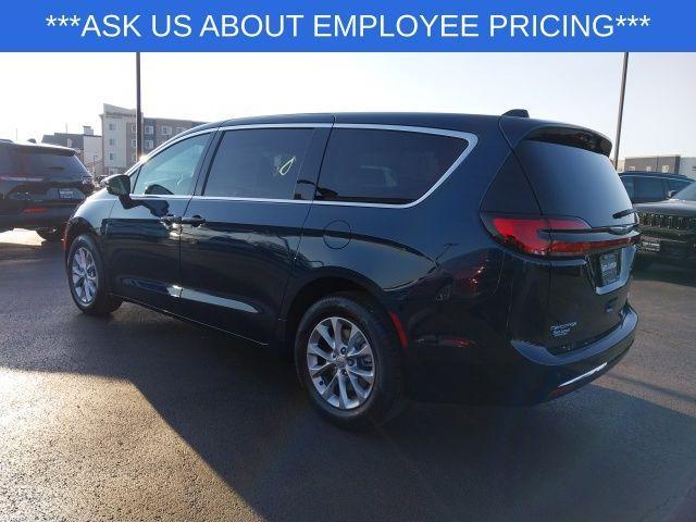 new 2025 Chrysler Pacifica car, priced at $42,915