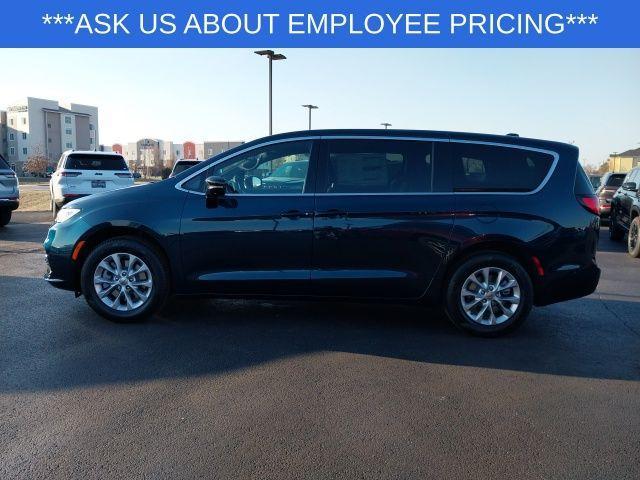 new 2025 Chrysler Pacifica car, priced at $42,915