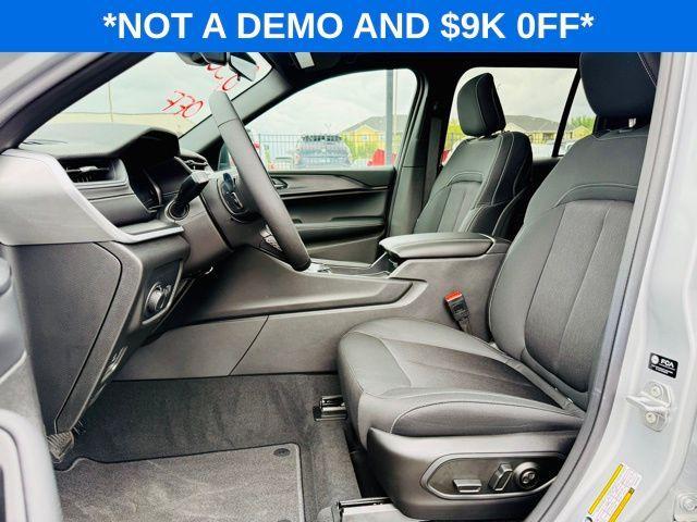 new 2025 Jeep Grand Cherokee car, priced at $34,970