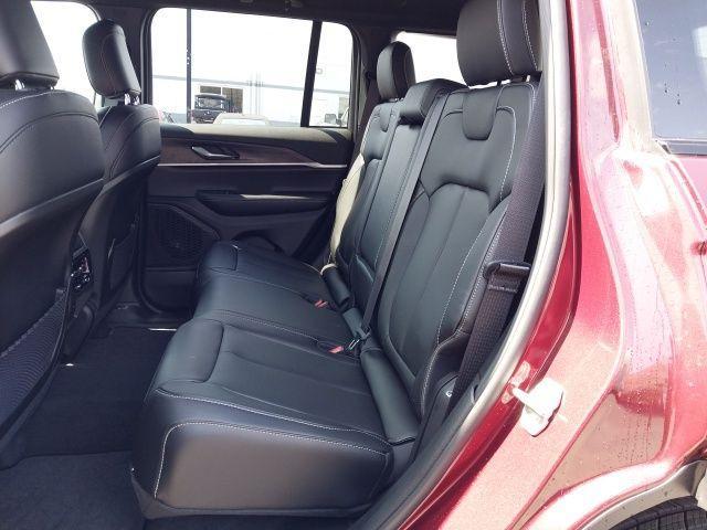 new 2025 Jeep Grand Cherokee car, priced at $40,495