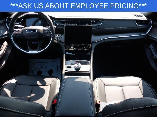 new 2025 Jeep Grand Cherokee car, priced at $43,180