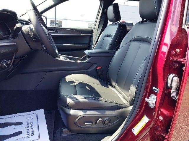 new 2025 Jeep Grand Cherokee car, priced at $40,495