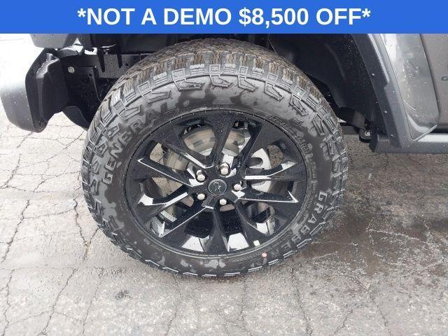 new 2025 Jeep Gladiator car, priced at $34,885