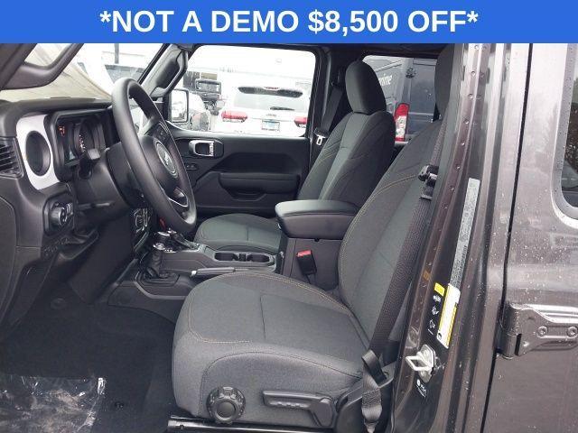 new 2025 Jeep Gladiator car, priced at $34,885
