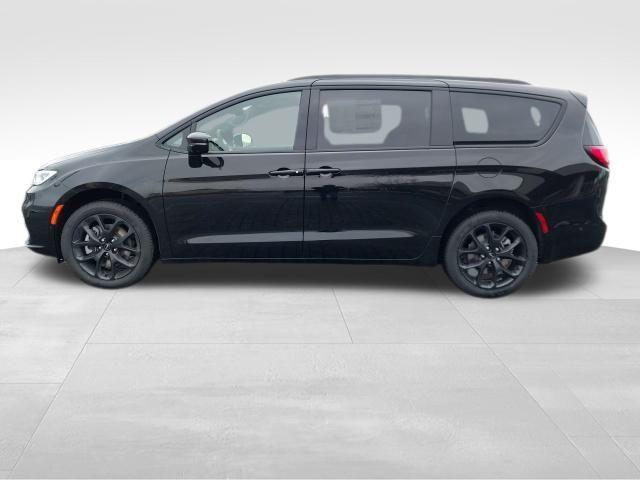 new 2025 Chrysler Pacifica car, priced at $46,540