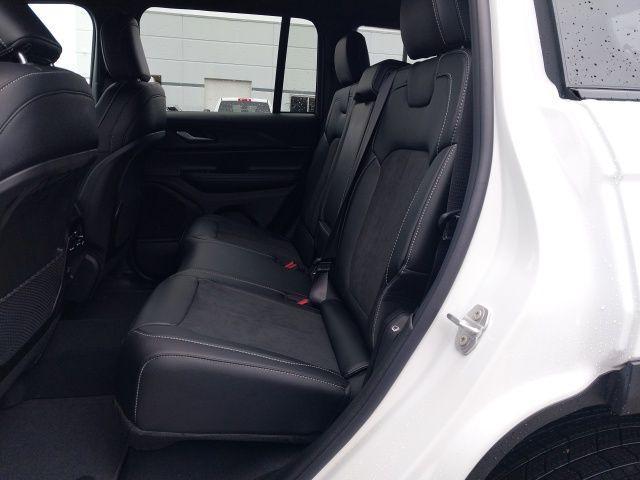 new 2025 Jeep Grand Cherokee car, priced at $37,935
