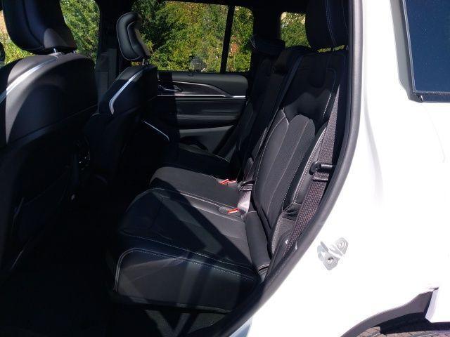 new 2025 Jeep Grand Cherokee car, priced at $55,770