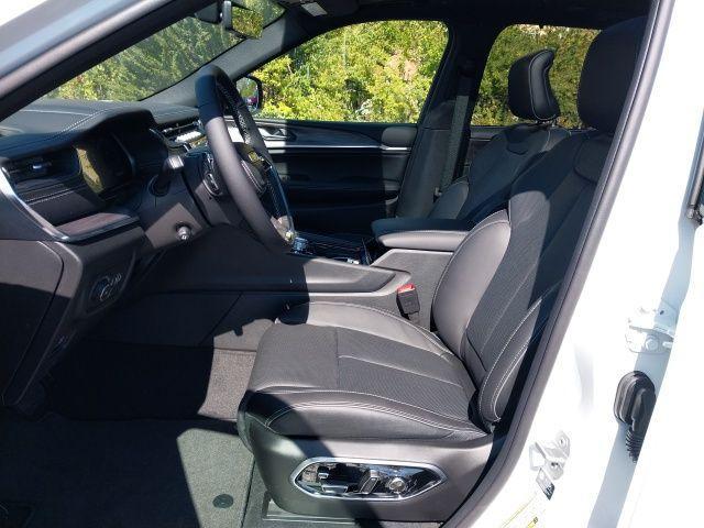 new 2025 Jeep Grand Cherokee car, priced at $55,770