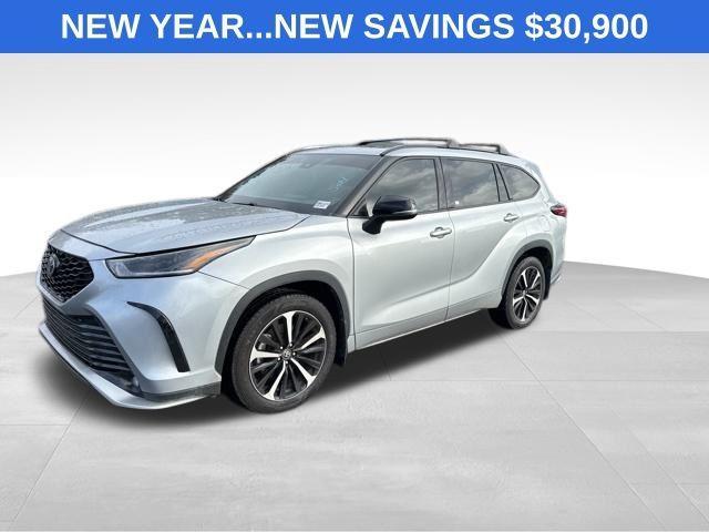 used 2021 Toyota Highlander car, priced at $30,900