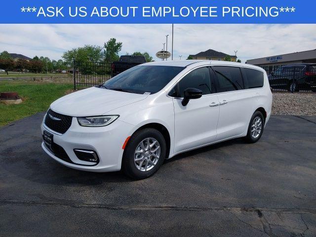 new 2025 Chrysler Pacifica car, priced at $44,090