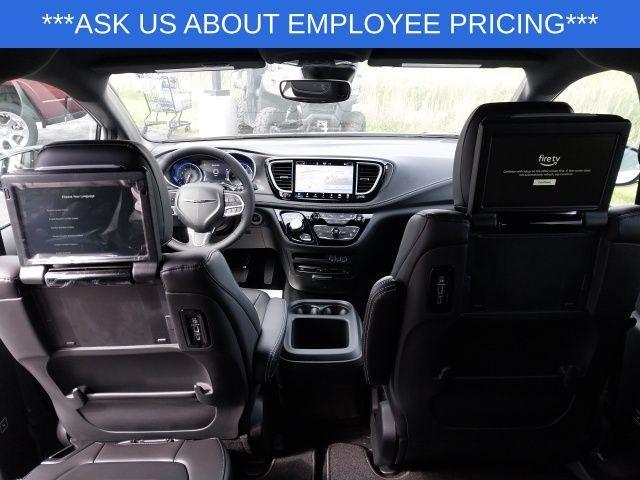 new 2025 Chrysler Pacifica car, priced at $44,090