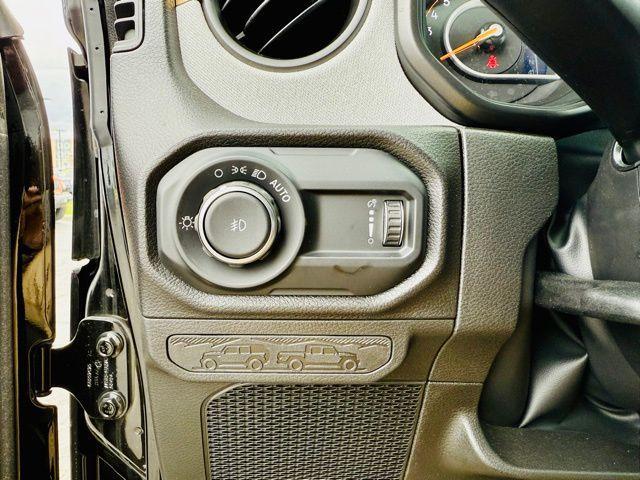 new 2025 Jeep Wrangler car, priced at $43,075