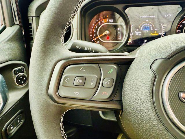 new 2025 Jeep Wrangler car, priced at $43,075