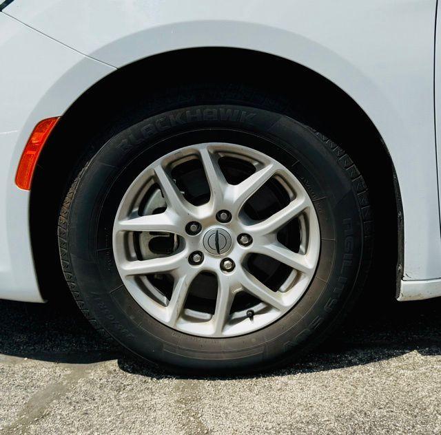 used 2022 Chrysler Pacifica car, priced at $18,900