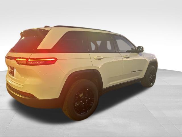 new 2025 Jeep Grand Cherokee car, priced at $38,935