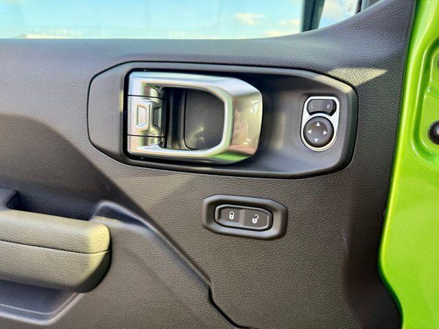 new 2025 Jeep Wrangler car, priced at $48,075