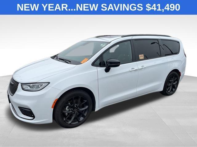 used 2024 Chrysler Pacifica car, priced at $41,490