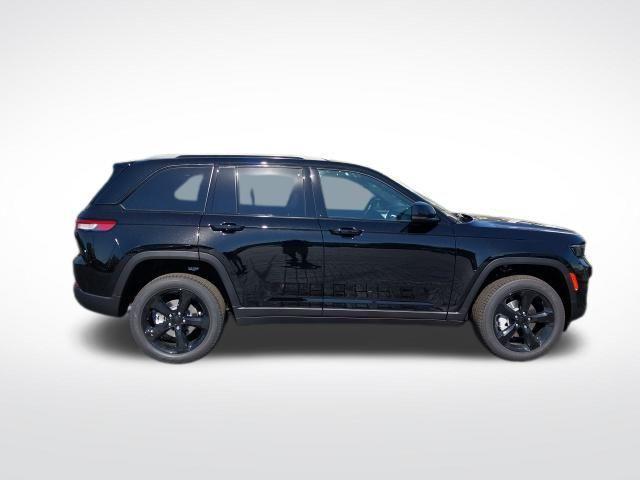 new 2025 Jeep Grand Cherokee car, priced at $43,220