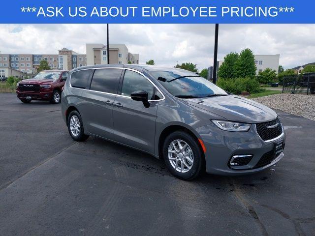 new 2025 Chrysler Pacifica car, priced at $44,585