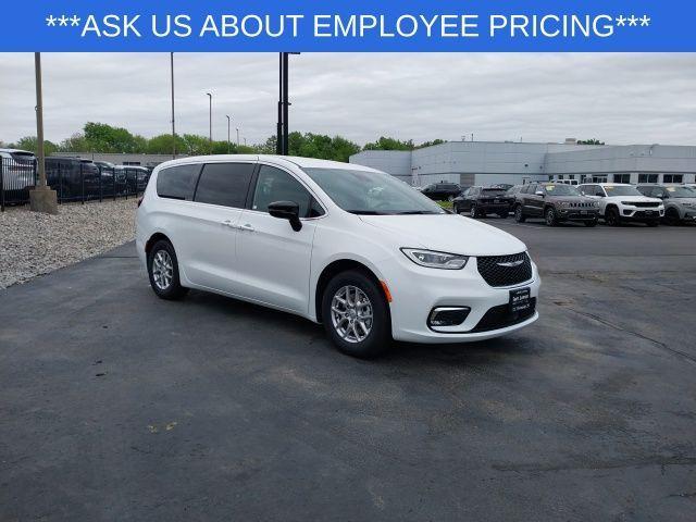 new 2025 Chrysler Pacifica car, priced at $44,090