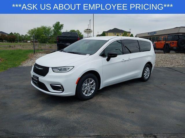 new 2025 Chrysler Pacifica car, priced at $44,090