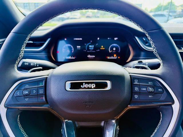 used 2023 Jeep Grand Cherokee car, priced at $25,900