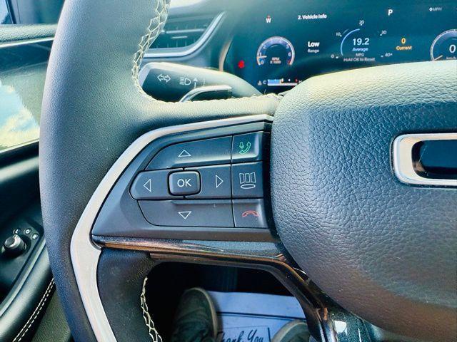 used 2023 Jeep Grand Cherokee car, priced at $25,900