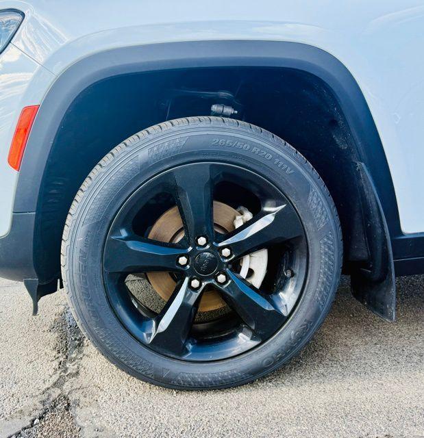 used 2023 Jeep Grand Cherokee car, priced at $25,900
