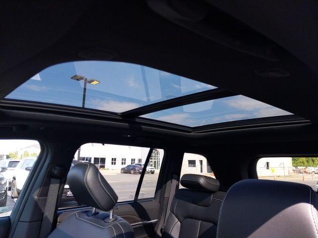 new 2025 Jeep Grand Cherokee car, priced at $45,935
