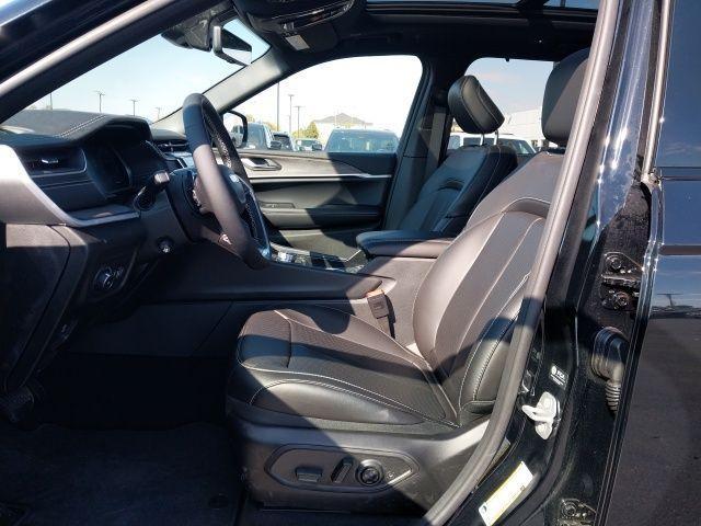new 2025 Jeep Grand Cherokee car, priced at $45,935