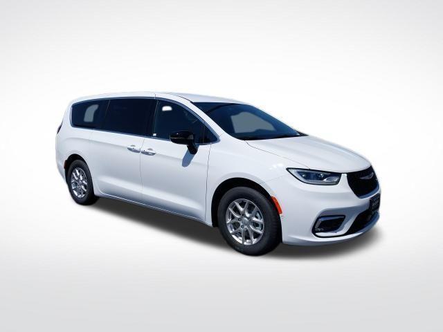 new 2025 Chrysler Pacifica car, priced at $39,725