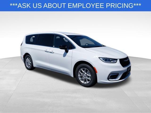 new 2025 Chrysler Pacifica car, priced at $40,725