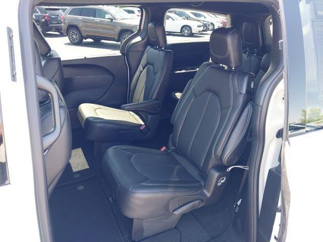 new 2025 Chrysler Pacifica car, priced at $39,725