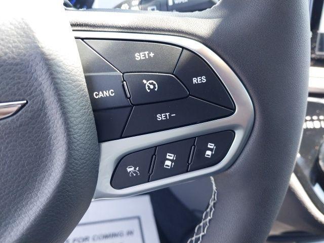 new 2025 Chrysler Pacifica car, priced at $39,725