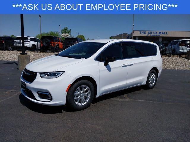 new 2025 Chrysler Pacifica car, priced at $40,725