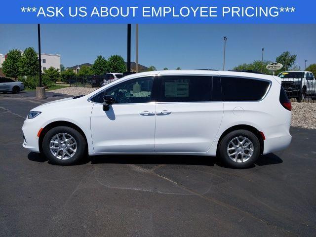 new 2025 Chrysler Pacifica car, priced at $40,725