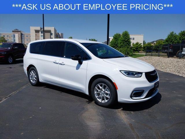 new 2025 Chrysler Pacifica car, priced at $40,725